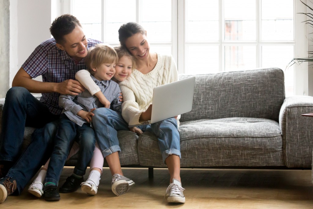 family watching from the laptop
